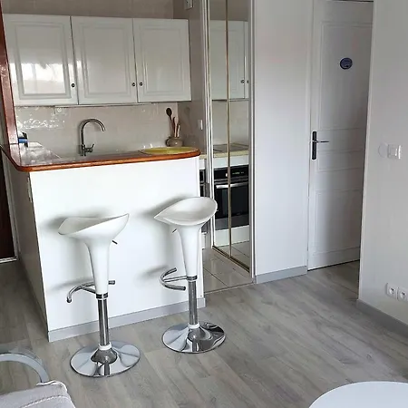 شقة 2 Pieces Renove Pres De La Avec Parking - Fr-1-712-77