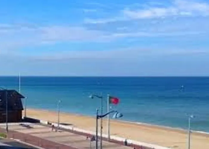 2 Pieces Renove Pres De La Avec Parking - Fr-1-712-77 Apartment