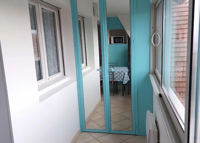 2 Pieces Renove Pres De La Avec Parking - Fr-1-712-77